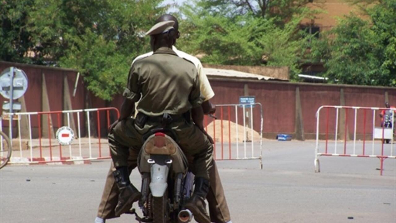 Le Burkina Faso va renforcer la sécurité de ses postes de police